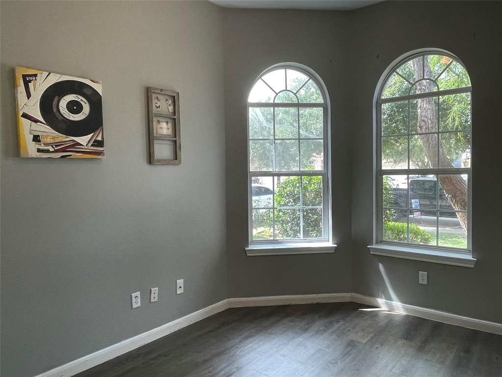 811 Forest Hillside Lane - Photo 3