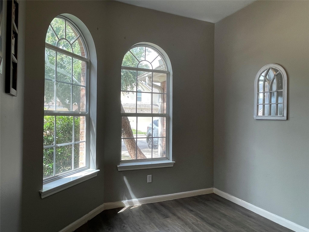 811 Forest Hillside Lane - Photo 4