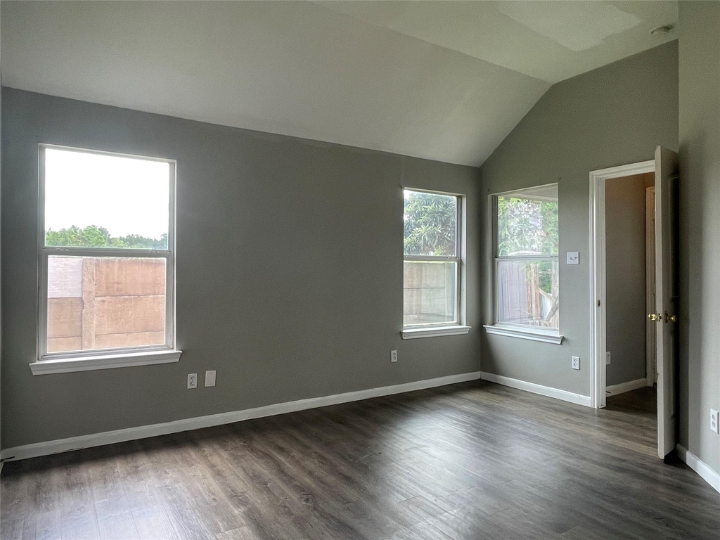 811 Forest Hillside Lane - Photo 13