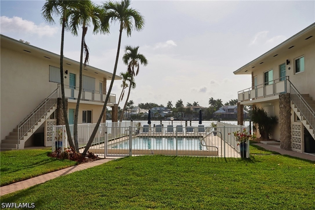 2500 Gulf Shore Boulevard N - Photo 2
