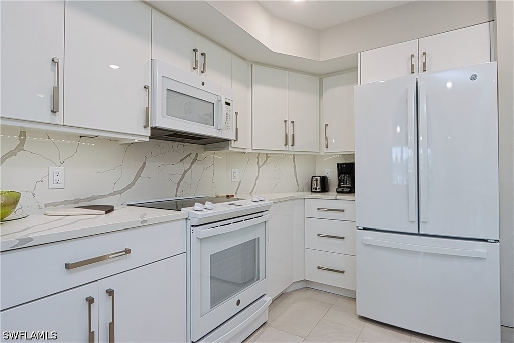 2500 Gulf Shore Boulevard N - Photo 8