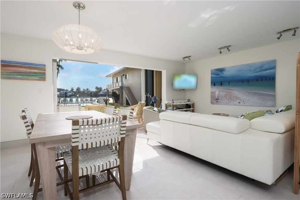 2500 Gulf Shore Boulevard N - Photo 3