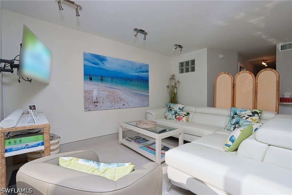 2500 Gulf Shore Boulevard N - Photo 4