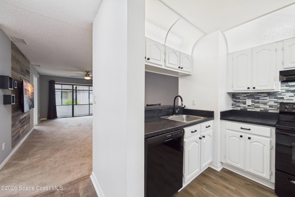 1735 Harrison Street - Photo 10