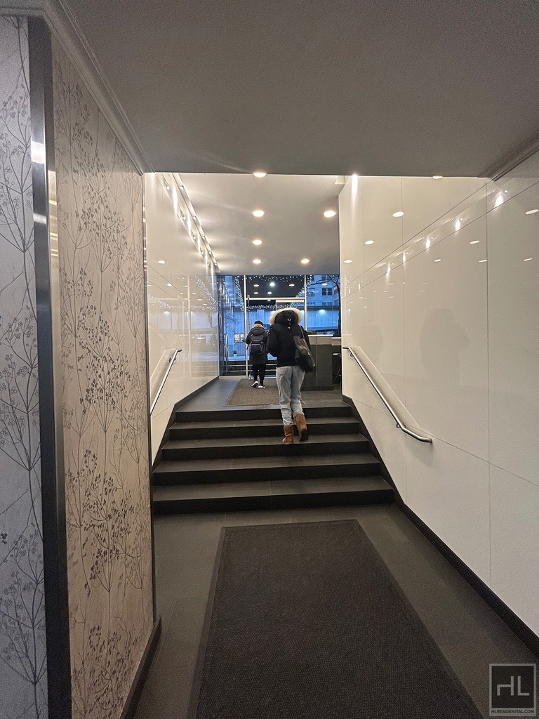 East 56 Street - Photo 21