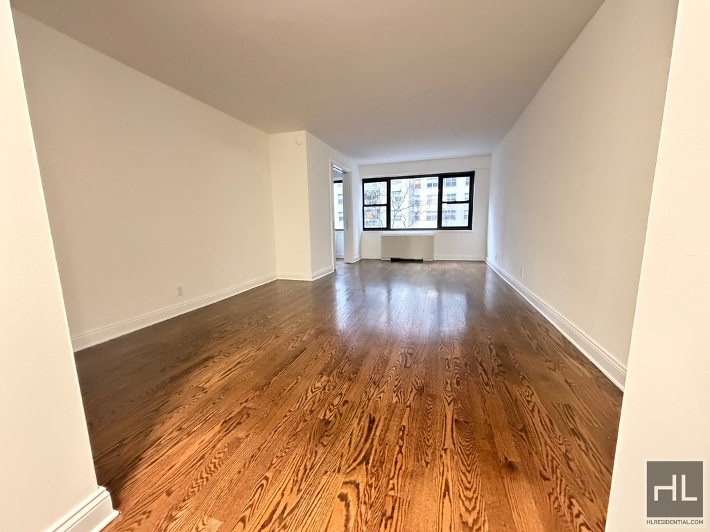 East 56 Street - Photo 0