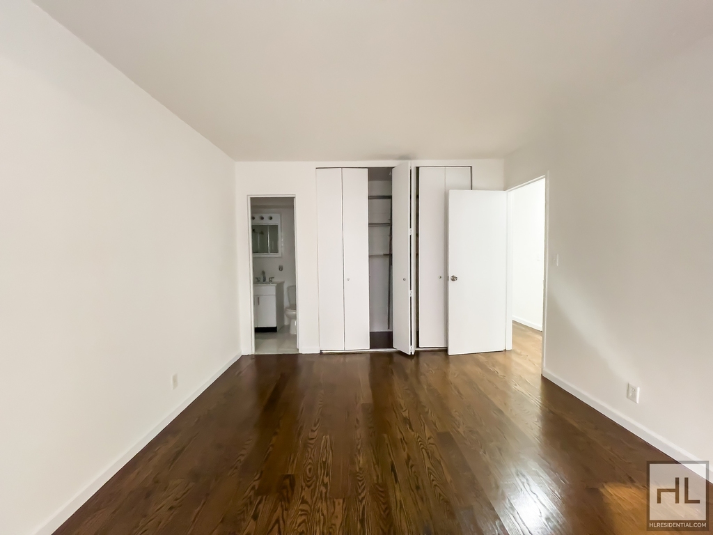 East 56 Street - Photo 4