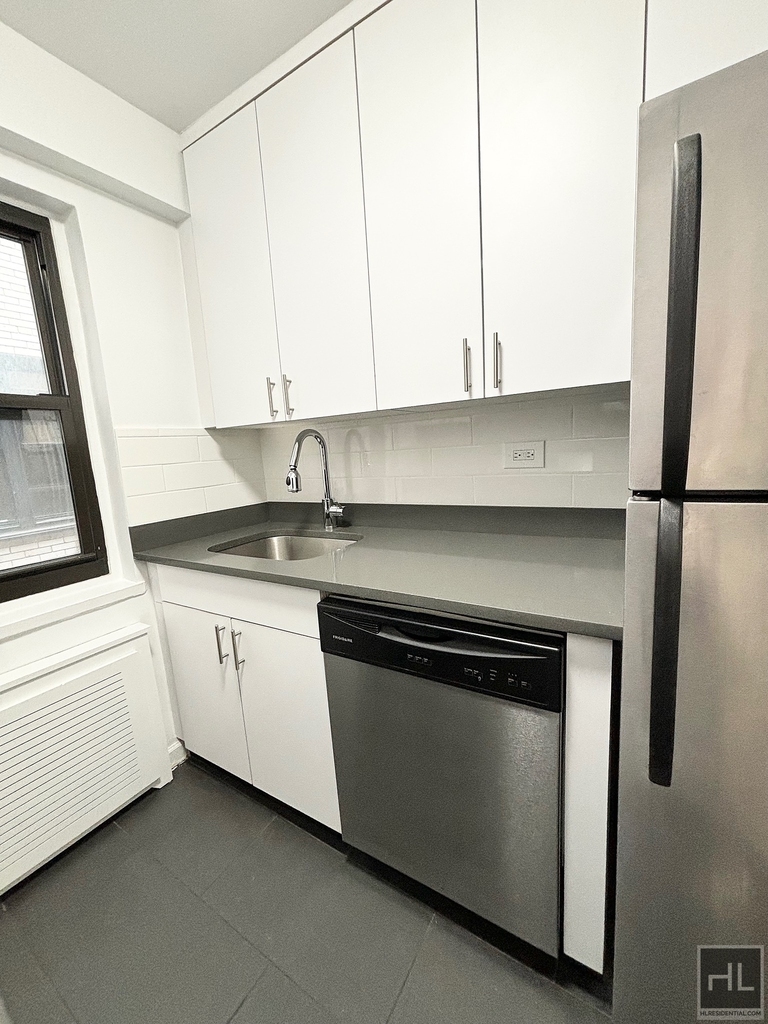 East 56 Street - Photo 3