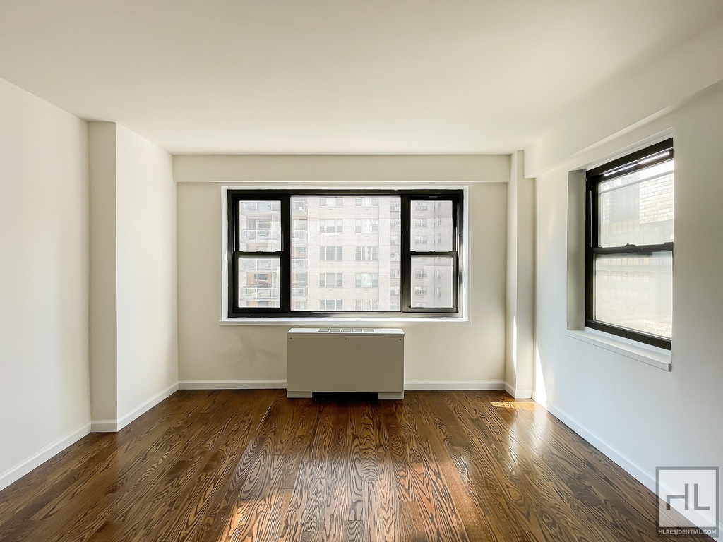 East 56 Street - Photo 7