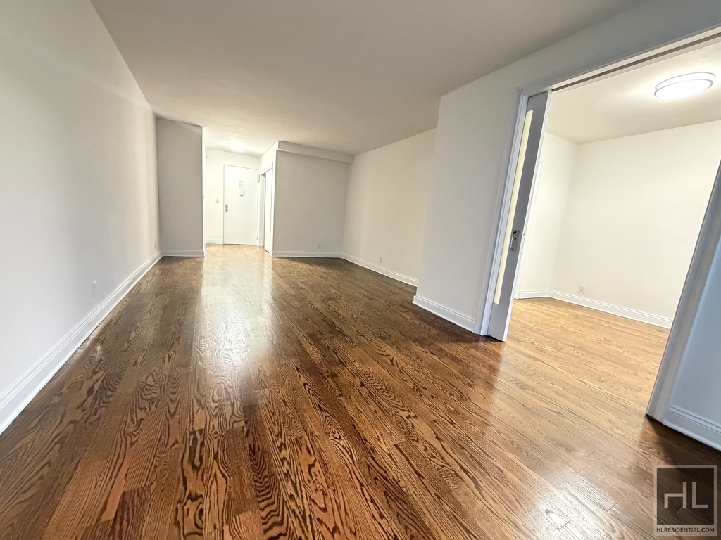 East 56 Street - Photo 13