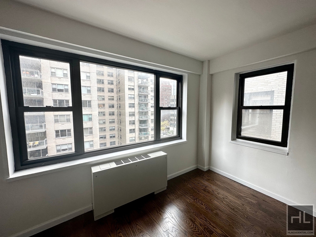 East 56 Street - Photo 15