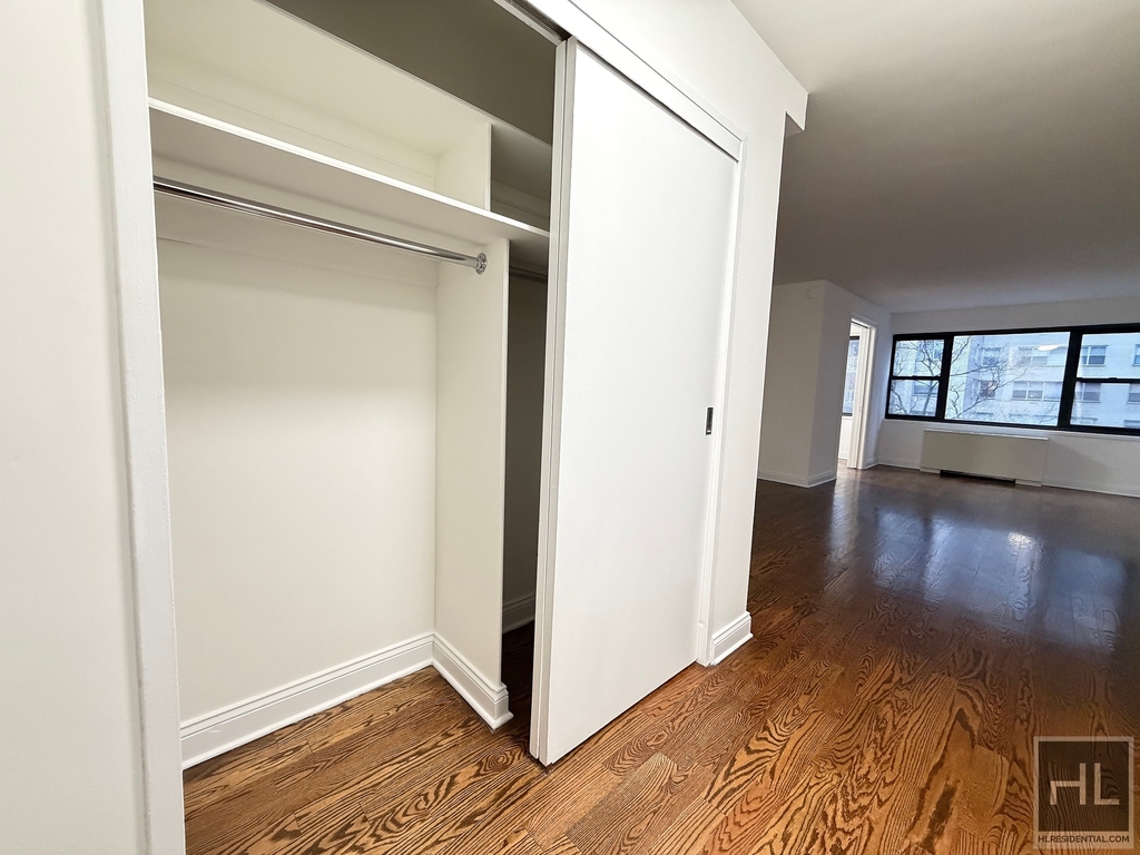 East 56 Street - Photo 14