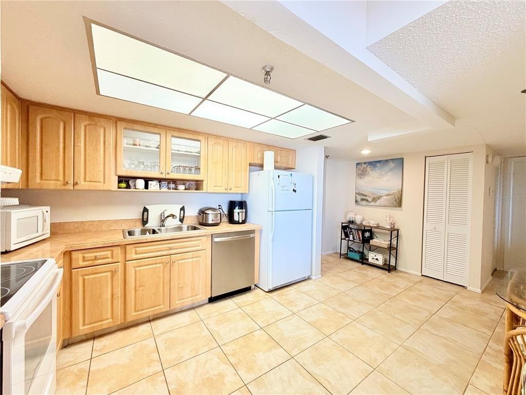 7430 Sunshine Skyway Lane S - Photo 9