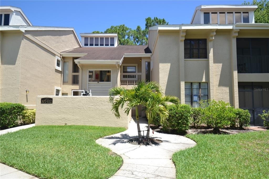 112 Lindsay Lane - Photo 0