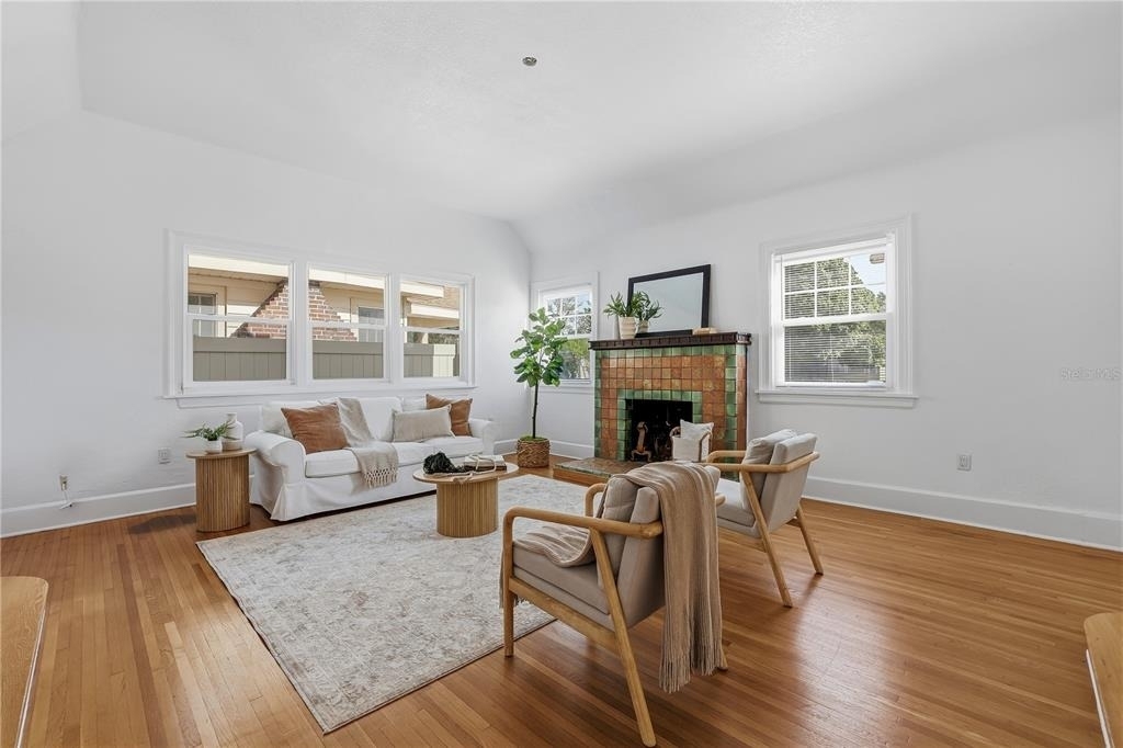 918 45th Street N - Photo 1
