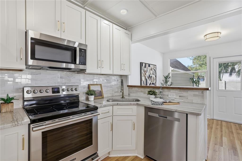 918 45th Street N - Photo 4