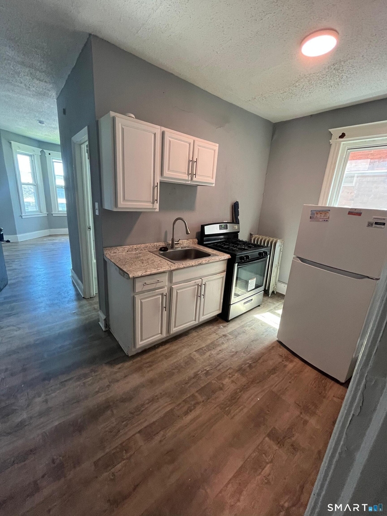 267 Wethersfield Avenue - Photo 0