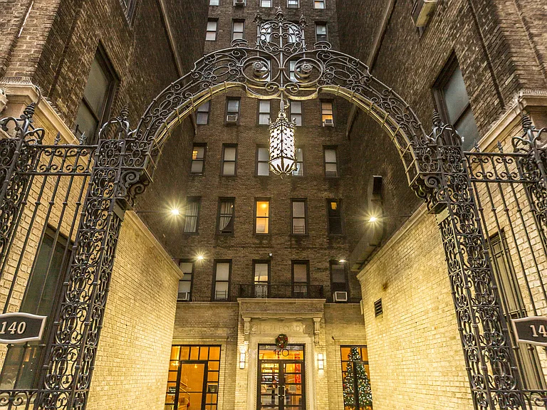 140 East 46th Street Apartment 7M - Photo 0