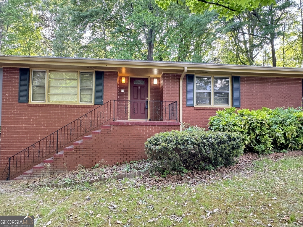 222 Pineview Drive - Photo 1