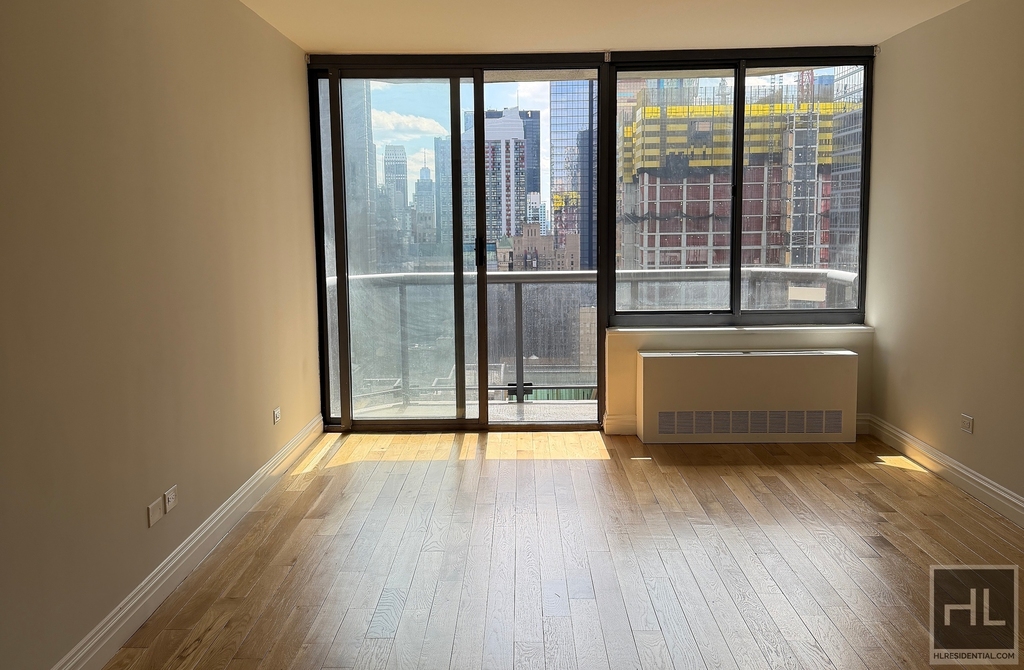 West 48 Street / Nearest 8th Ave, Luxury Amenity Bldg - Photo 4