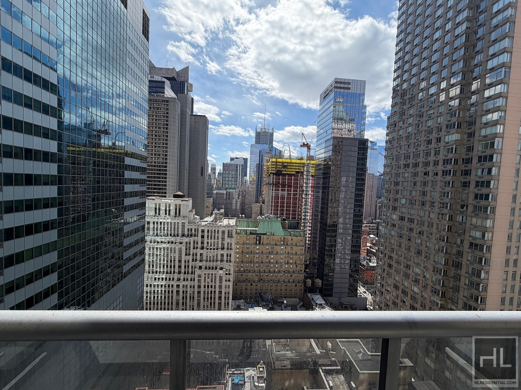 West 48 Street / Nearest 8th Ave, Luxury Amenity Bldg - Photo 2