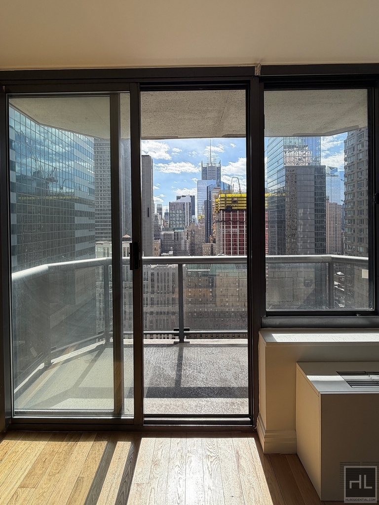 West 48 Street / Nearest 8th Ave, Luxury Amenity Bldg - Photo 1