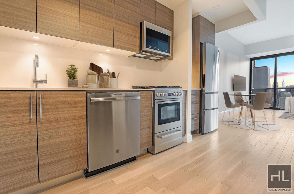 West 48 Street / Nearest 8th Ave, Luxury Amenity Bldg - Photo 0