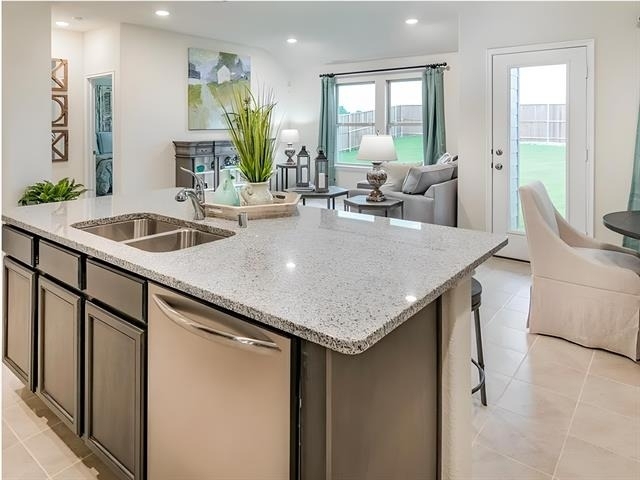 1810 Aslynn Circle - Photo 4
