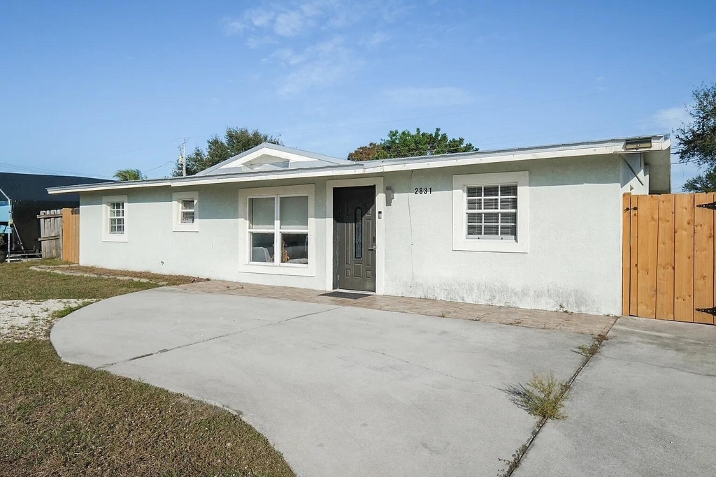 2831 Ne Savannah Road - Photo 1