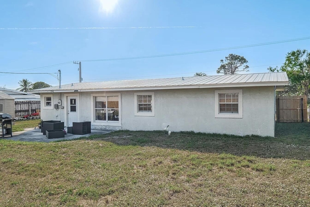 2831 Ne Savannah Road - Photo 11
