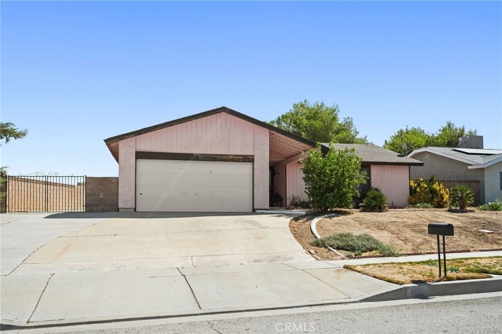 39144 Whiteash Drive - Photo 0