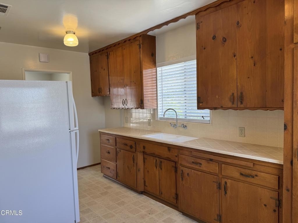 520 Linwood Avenue - Photo 8