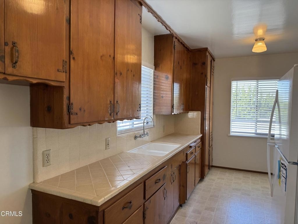 520 Linwood Avenue - Photo 7