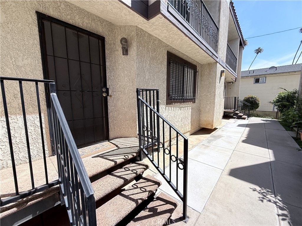 1712 S 6th Street - Photo 1