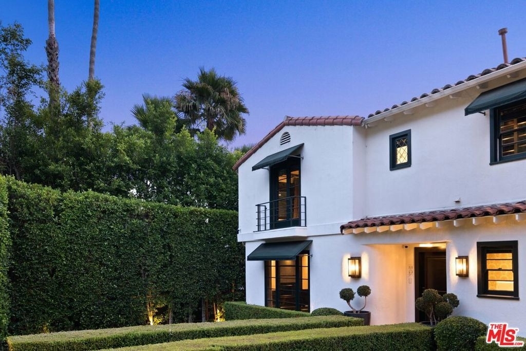 1443 N Doheny Drive - Photo 2