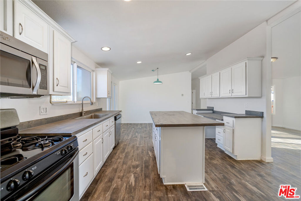 45999 South Drive - Photo 0