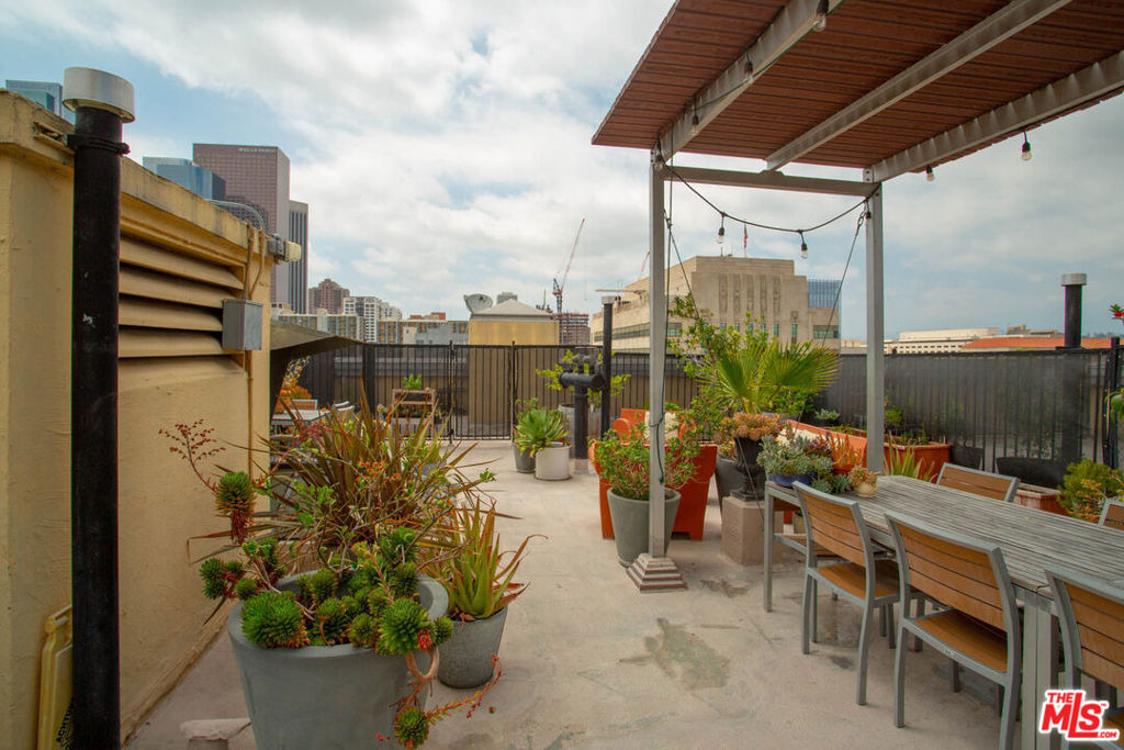 108 W 2nd Street - Photo 2