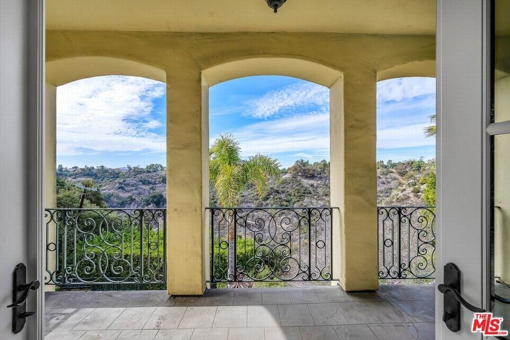 3110 Benedict Canyon Drive - Photo 11