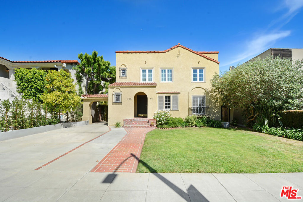 942 N Croft Avenue - Photo 0