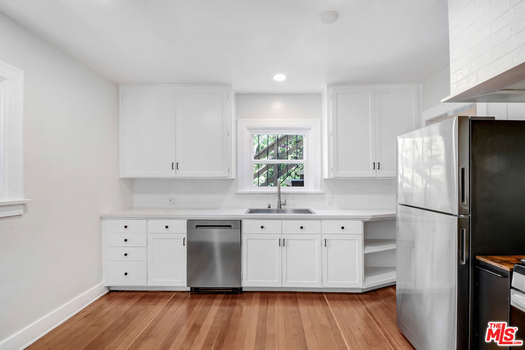 942 N Croft Avenue - Photo 3