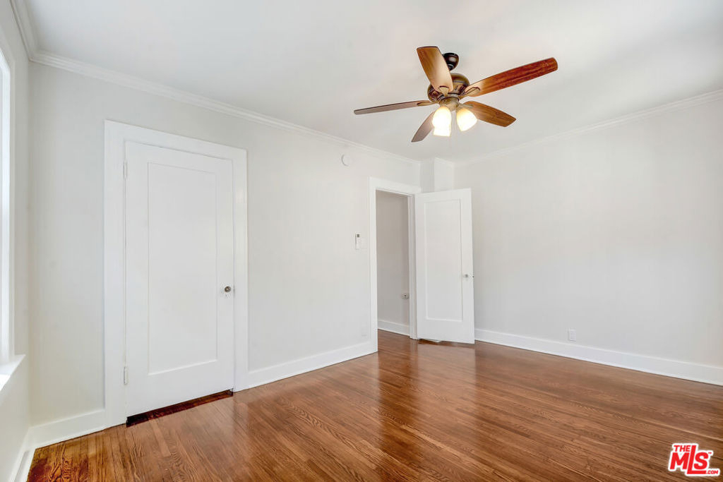 942 N Croft Avenue - Photo 8