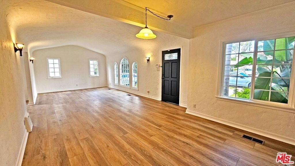 132 S La Peer Drive - Photo 3