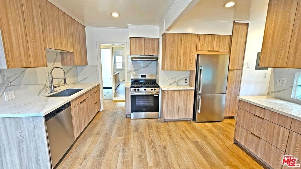 132 S La Peer Drive - Photo 8