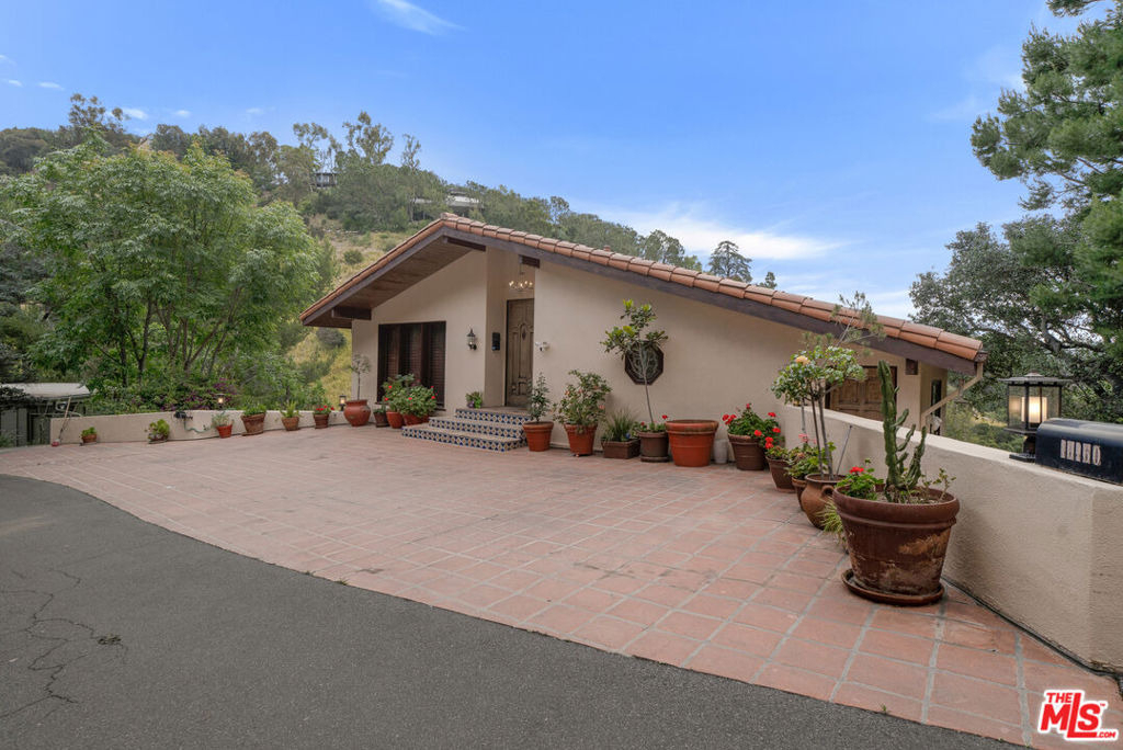 10160 Cielo Drive - Photo 2