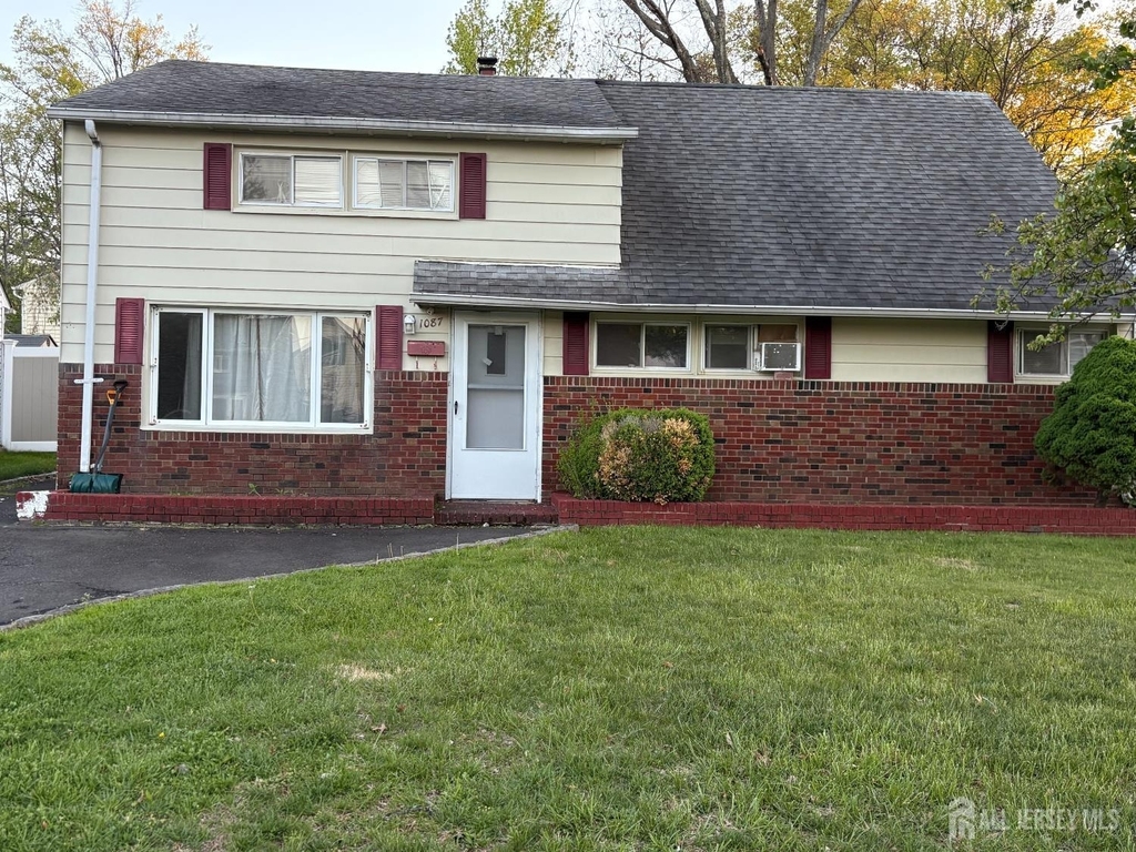 1087 E Woodruff Street - Photo 0