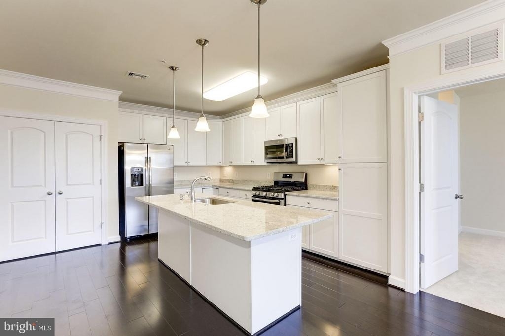 13740 Endeavour Drive - Photo 5