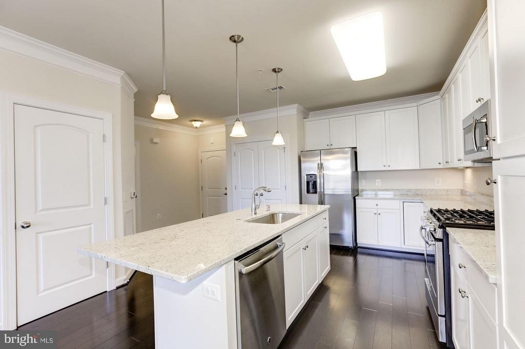 13740 Endeavour Drive - Photo 7