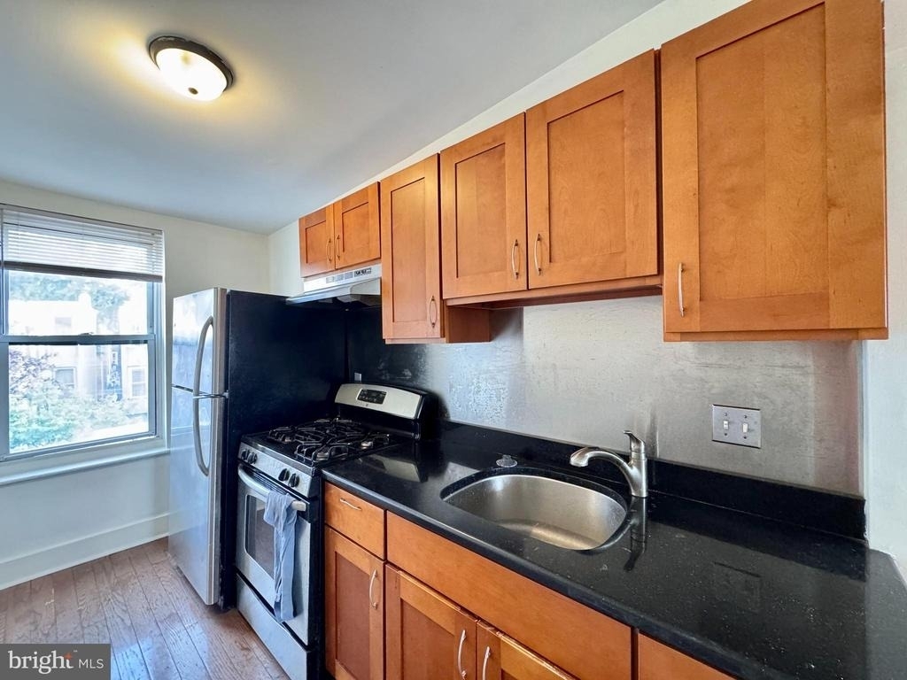 2228 Fairmount Avenue - Photo 5