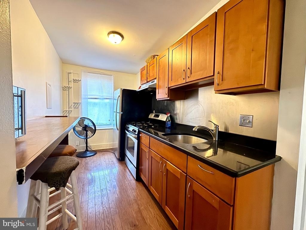 2228 Fairmount Avenue - Photo 6