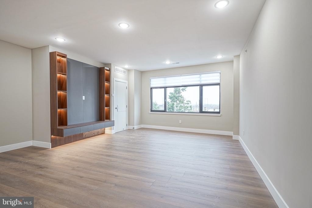4432 Wingate Street - Photo 9